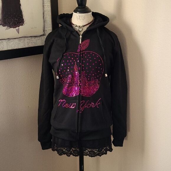 - Be a Fashion Icon with our Streetware Zip up Hoodie Big Apple Sequins - Picture 6 of 9